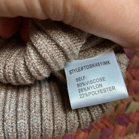 NWOT RIBBED PUFFY SLEEVE MOCK NECK SWEATER - Picture 3 of 5